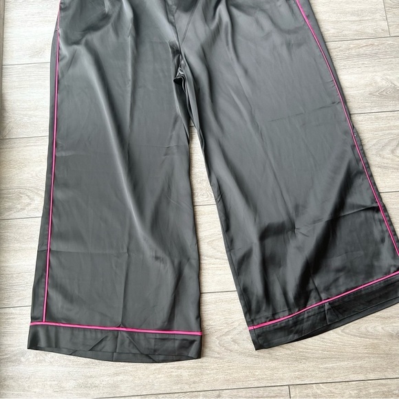 NWT Torrid Wide Leg Satin High  Rise Pant in Deep Black - Picture 4 of 13